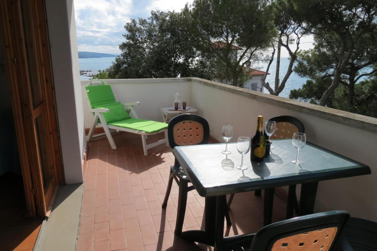 Bellavista Beachfront Apartments Quercianella Eksteriør billede