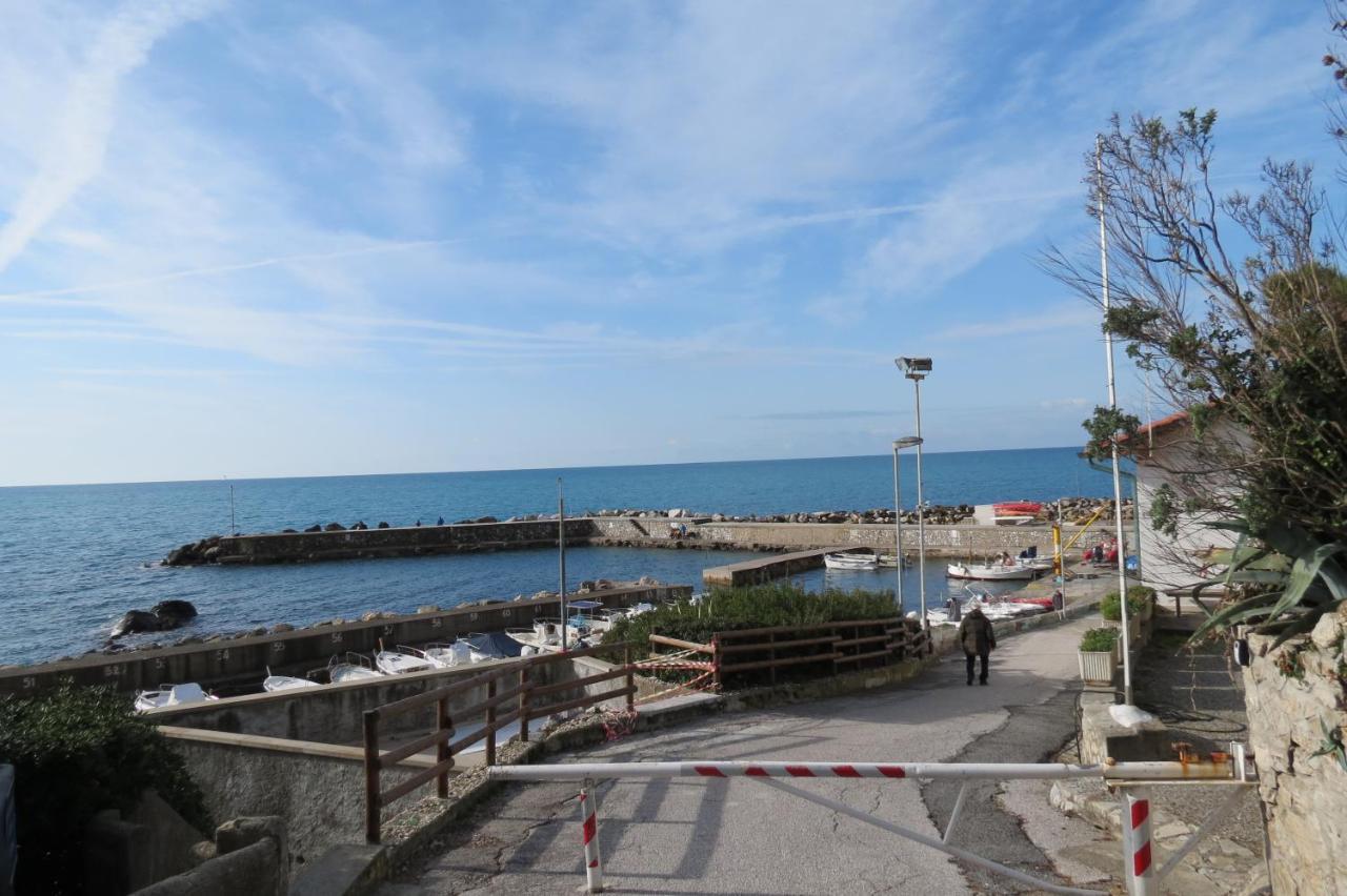 Bellavista Beachfront Apartments Quercianella Eksteriør billede